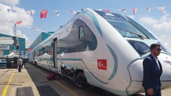 Turkiye’nin İlk Yerli ve Milli Elektrikli Treninin Uretimine ASAS Destek Verdi