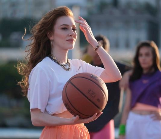 Molped’in Marka Yüzü Elçin Sangu, Reklam Filminde “Kız Sözü” Veriyor