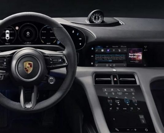 Porsche, Apple Podcasts uygulamasını otomobiline entegre eden ilk üretici oldu