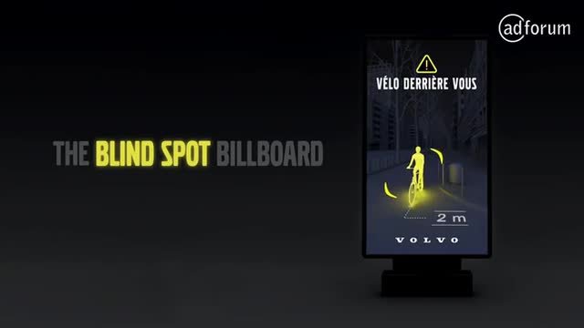 Volvo, Kör Nokta Teknolojisini Dijital Bir Reklam Panosunda Paylaşıyor
